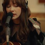 Alexandra Savior en video en vivo interpretando Goodbye Old Friend