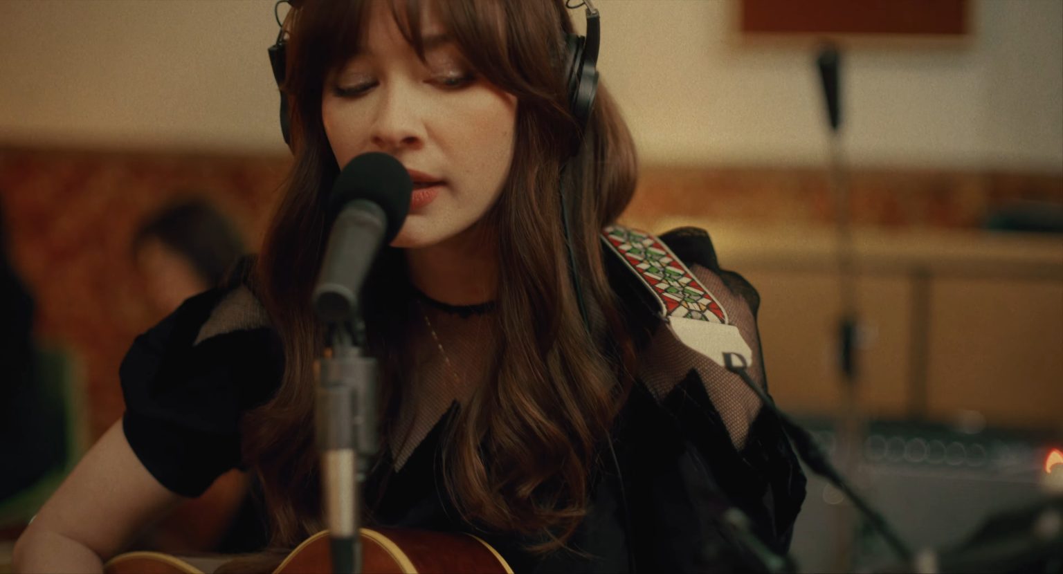 Alexandra Savior en video en vivo interpretando Goodbye Old Friend