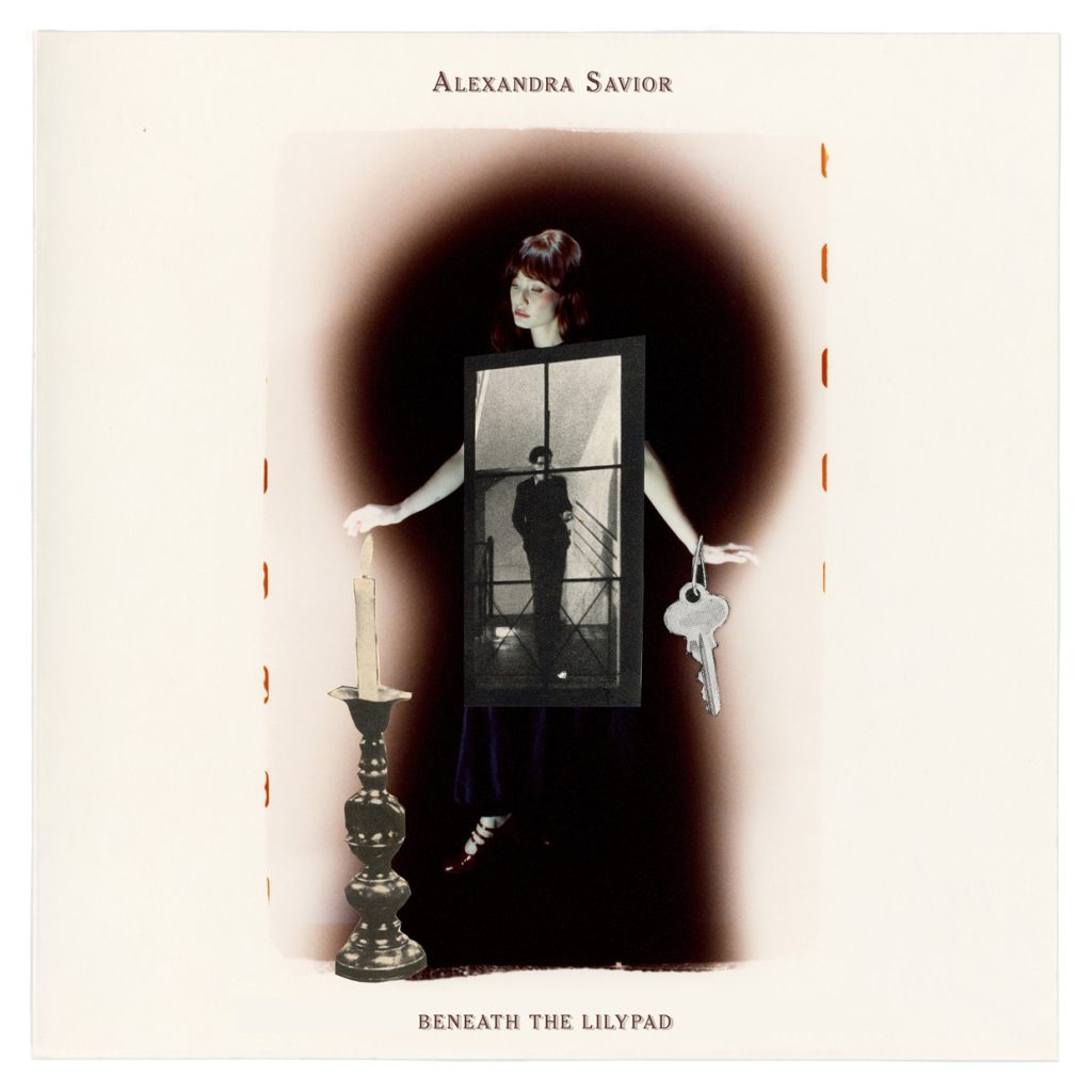 Alexandra Savior publica Beneath the Lilypad y apuesta por la intimidad sonora Alexandra Savior lanza "Beneath the Lilypad", su tercer álbum: un viaje íntimo sobre salud mental y autonomía creativa, ya disponible vía RCA Records.