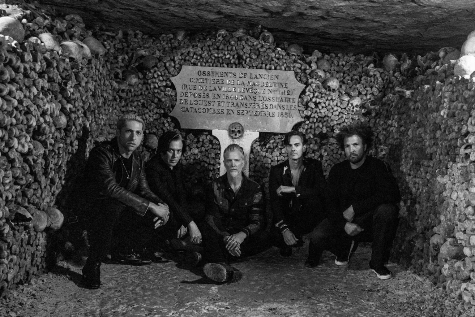 Indietheka-QOTSA-Alive-In-The-Catacombs