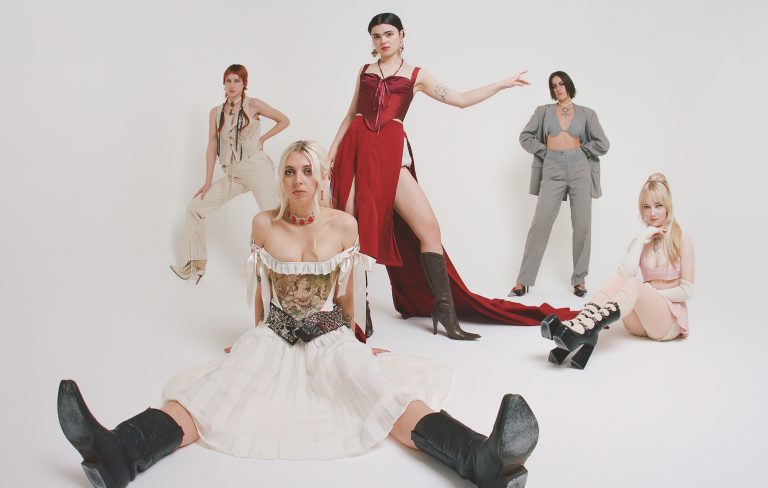 The Last Dinner Party inicia una nueva etapa con un álbum más oscuro