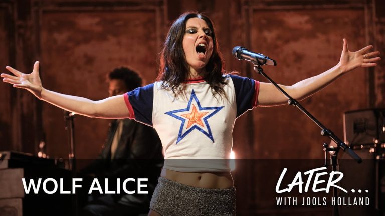 Wolf Alice ilumina Later… with Jools Holland con “Bloom Baby Bloom”