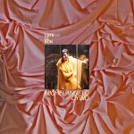 Cate Le Bon anuncia “Michelangelo Dying”, su primer álbum en 3 años, disponible el 26 de septiembre. Escucha el sencillo y descubre detalles de su gira 2025-2026.