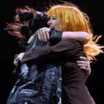 Billie Eilish homenaje a Paramore en París interpretando The Only Exception
