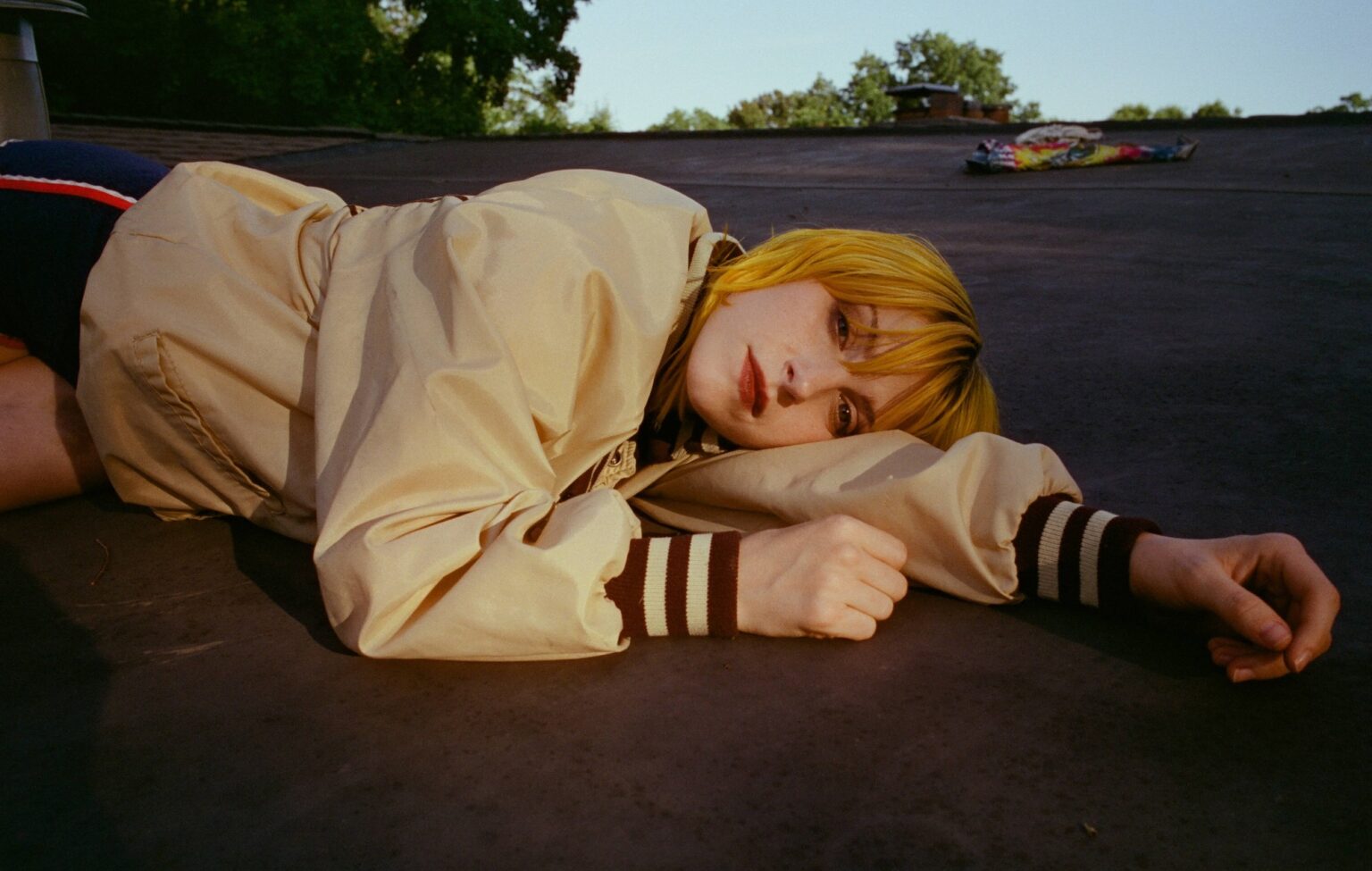 Hayley Williams lanza 17 nuevas canciones en streaming como sencillos individuales, tras retirar su álbum Ego. Descubre la sorpresiva estrategia y detalles aquí.