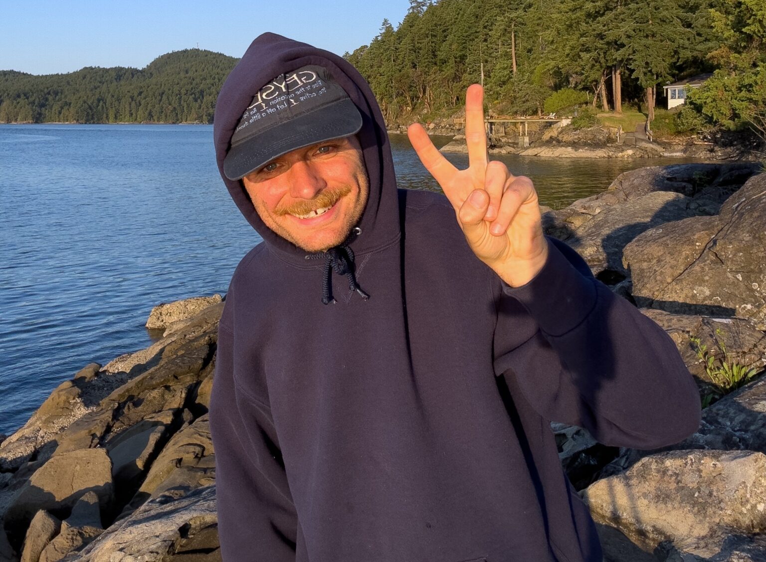 Mac DeMarco lanza “Holy”, nuevo adelanto de Guitar Mac DeMarco lanza “Holy”, nuevo adelanto de su álbum Guitar, junto a video oficial. Descubre la propuesta cósmica antes del estreno el 22 de agosto.