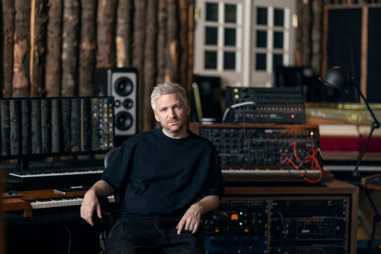 Ólafur Arnalds completa el álbum póstumo de Talos, A Dawning