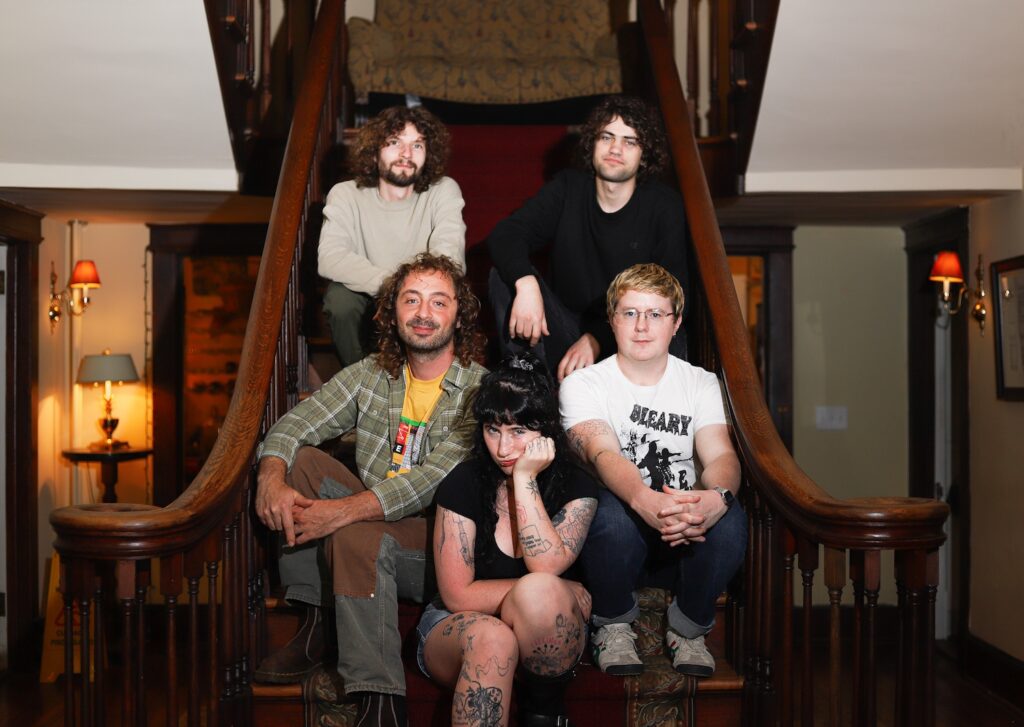 Wednesday lanza “Pick Up That Knife”, nuevo adelanto de su álbum Bleeds Wednesday lanza “Pick Up That Knife”, tercer adelanto melódico y ruidoso de su álbum Bleeds, disponible en septiembre. Mira el video y haz tu preorden.