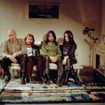 Wolf Alice anuncia su próximo álbum The Clearing tras un destacado show en Glastonbury 2025, revelando detalles sobre nuevas canciones y su evolución musical.