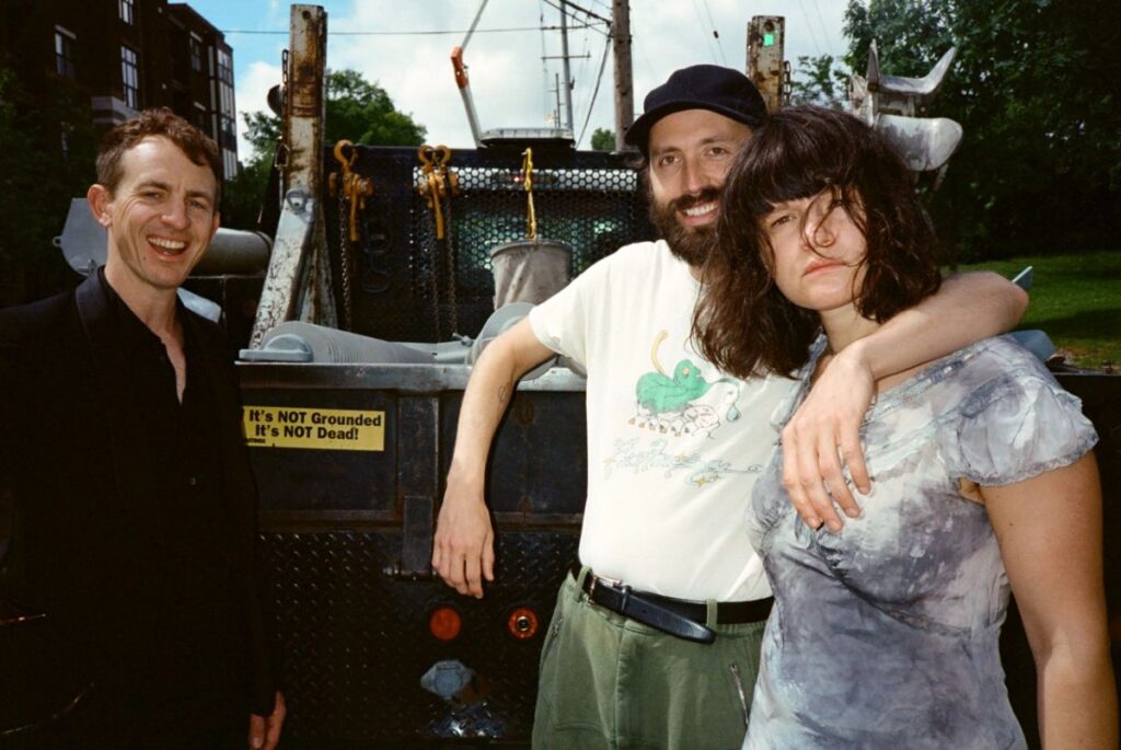 Big Thief estrena dos nuevas canciones, anticipando su nuevo álbum Big Thief lanza “Los Angeles” y “Grandmother” con Laraaji, dos nuevos sencillos de su álbum Double Infinity, disponible el 5 de septiembre.