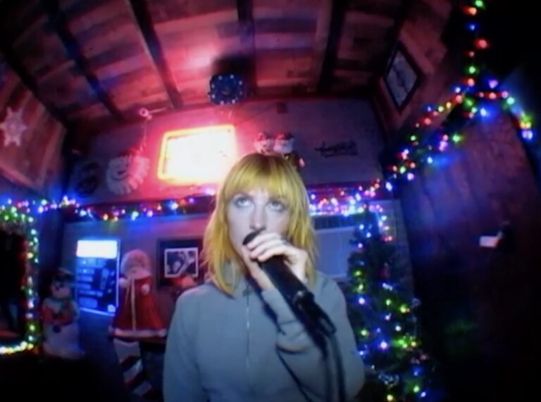 Hayley Williams lanza video de “Ego Death At A Bachelorette Party”