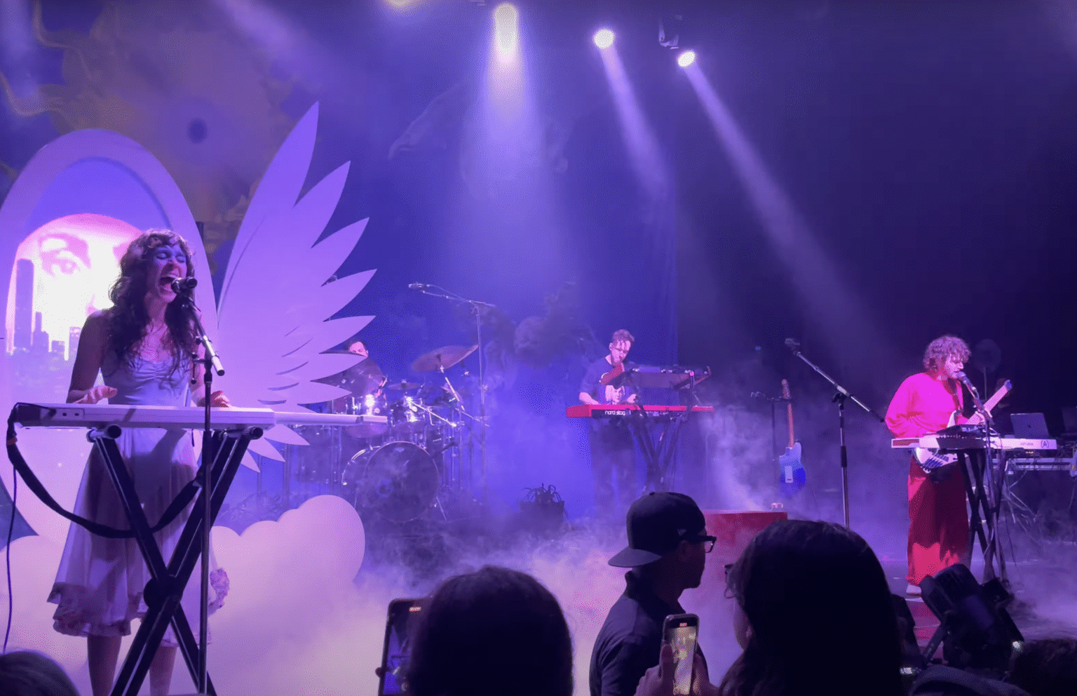 Magdalena Bay estrena la inédita Second Sleep en Chicago Magdalena Bay debuta su nueva balada synth-pop “Second Sleep” en Chicago, destacando emotividad y ritmos bailables. ¡Mira el video exclusivo aquí!