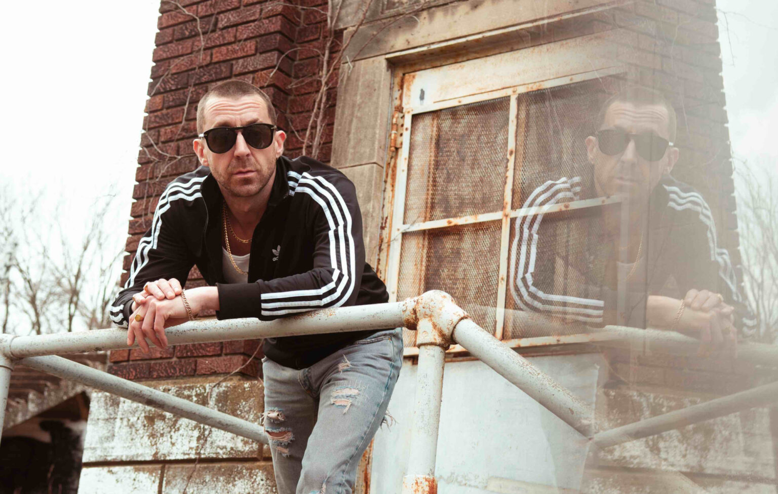 Miles Kane lanza nuevo sencillo y adelanta detalles de su próximo álbum Miles Kane lanza “Without You”, sencillo de su nuevo álbum 'Sunlight In The Shadows', producido por Dan Auerbach y disponible el 17 de octubre.