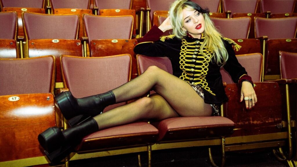 Luvcat lanza su álbum debut Vicious Delicious Indietheka-Luvcat