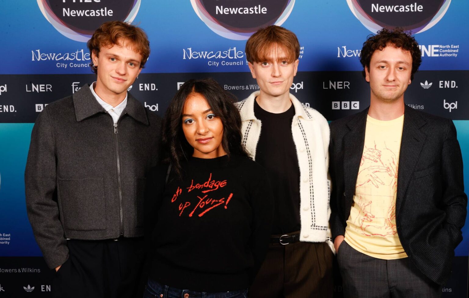 Meta description (max 160 characters): English Teacher reflexiona sobre su triunfo en el Mercury Prize, su álbum de remezclas y adelanta detalles de nueva música y su esperado segundo álbum.