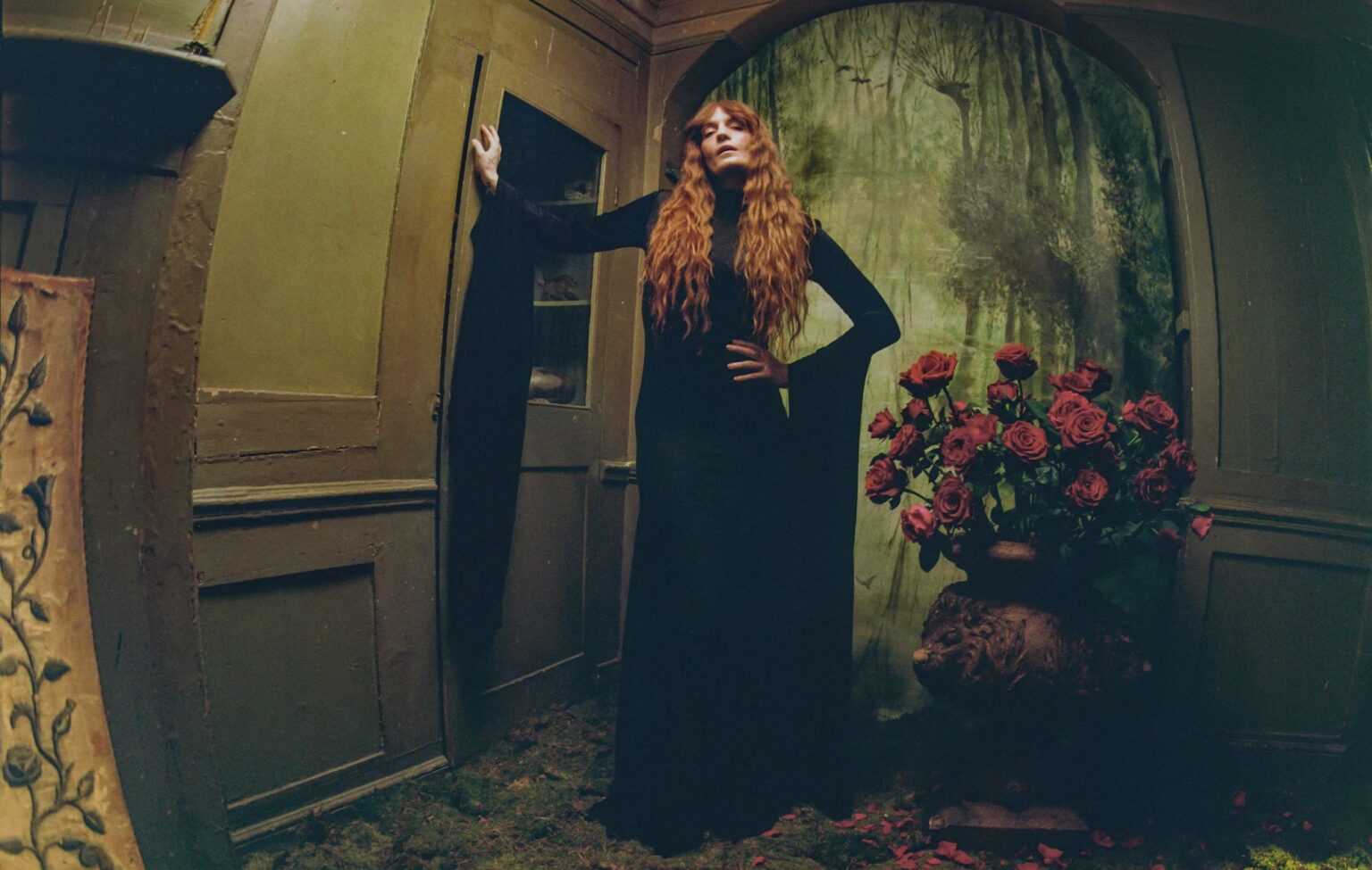 Florence + The Machine presenta “Everybody Scream” en The Graham Norton Show Florence + The Machine estrenó “Everybody Scream” en The Graham Norton Show antes del lanzamiento de su álbum homónimo el 31 de octubre de 2025.