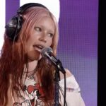 Wet Leg versiona “Walking On A Dream” de Empire Of The Sun en la BBC Live Lounge, promocionando su nuevo álbum moisturizer. Descubre todos los detalles.