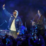 Jack White y Eminem sorprendieron en el show de medio tiempo del Thanksgiving Game 2025 de los Detroit Lions con una emocionante interpretación de “Lose Yourself”.