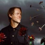 Ed O'Brien (EOB), fotografía de prensa para Blue Morpho, segundo álbum en Transgressive Records (2026)