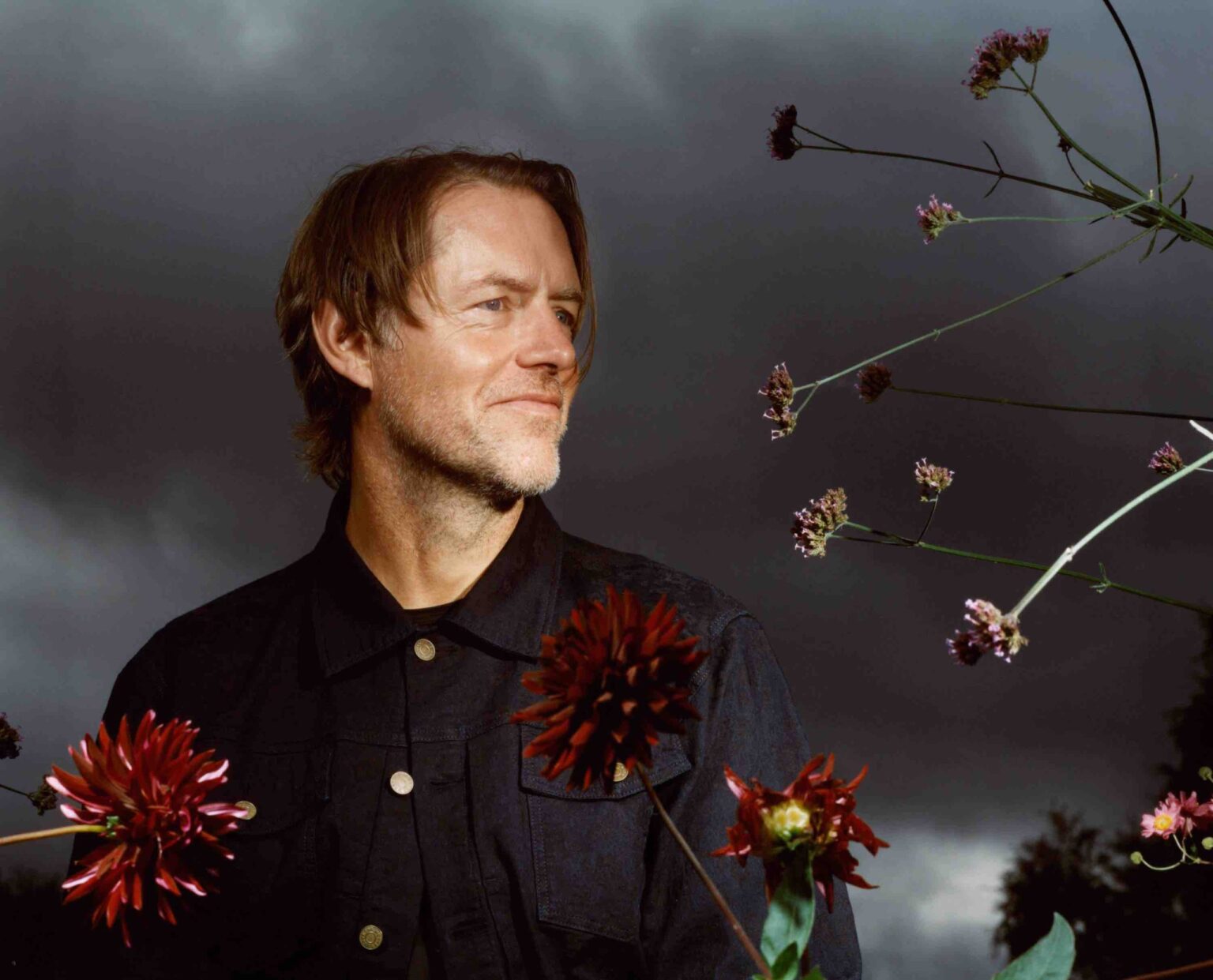 EOB estrena “Incantations”, segundo single de su nuevo álbum ‘Blue Morpho’ Ed O'Brien (EOB), fotografía de prensa para Blue Morpho, segundo álbum en Transgressive Records (2026)