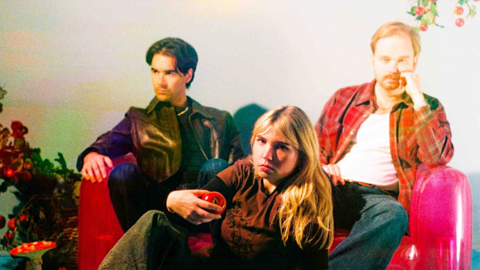Girl Scout debuta con ‘Brink’, trece canciones producidas por Alex Farrar
