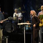 Hayley Williams y Jeff Tweedy versionaron 'FFunny FFrends' en Colbert