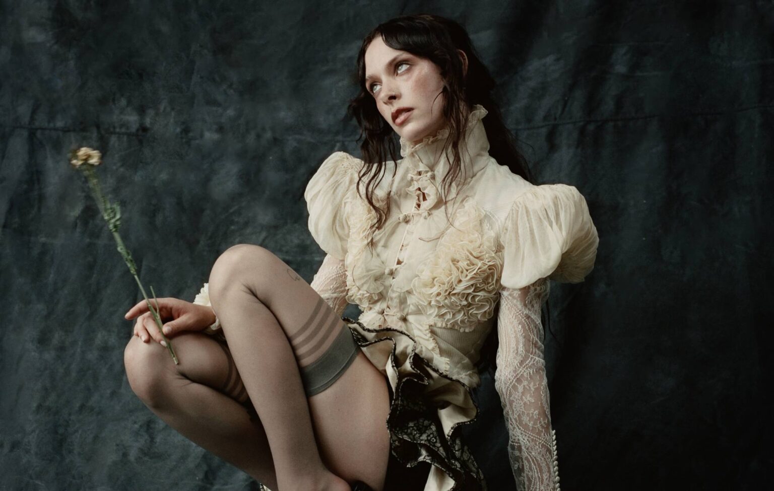 Holly Humberstone lanza su segundo álbum 'Cruel World'
