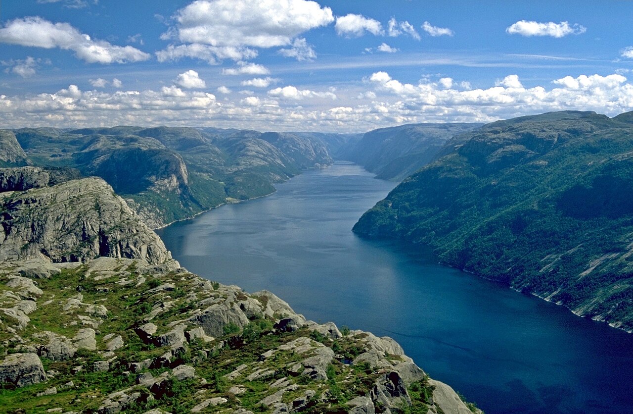Lysefjord, Noruega — bosques de Os donde se crio AURORA