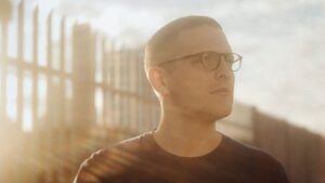 Floating Points lanza 'Falling To Earth', parte de 'Mere Mortals'