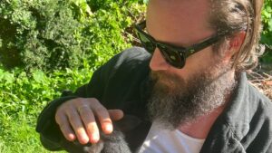 Father John Misty — foto de prensa para Father John Misty lanza 'The Payoff' con Drew Erickson