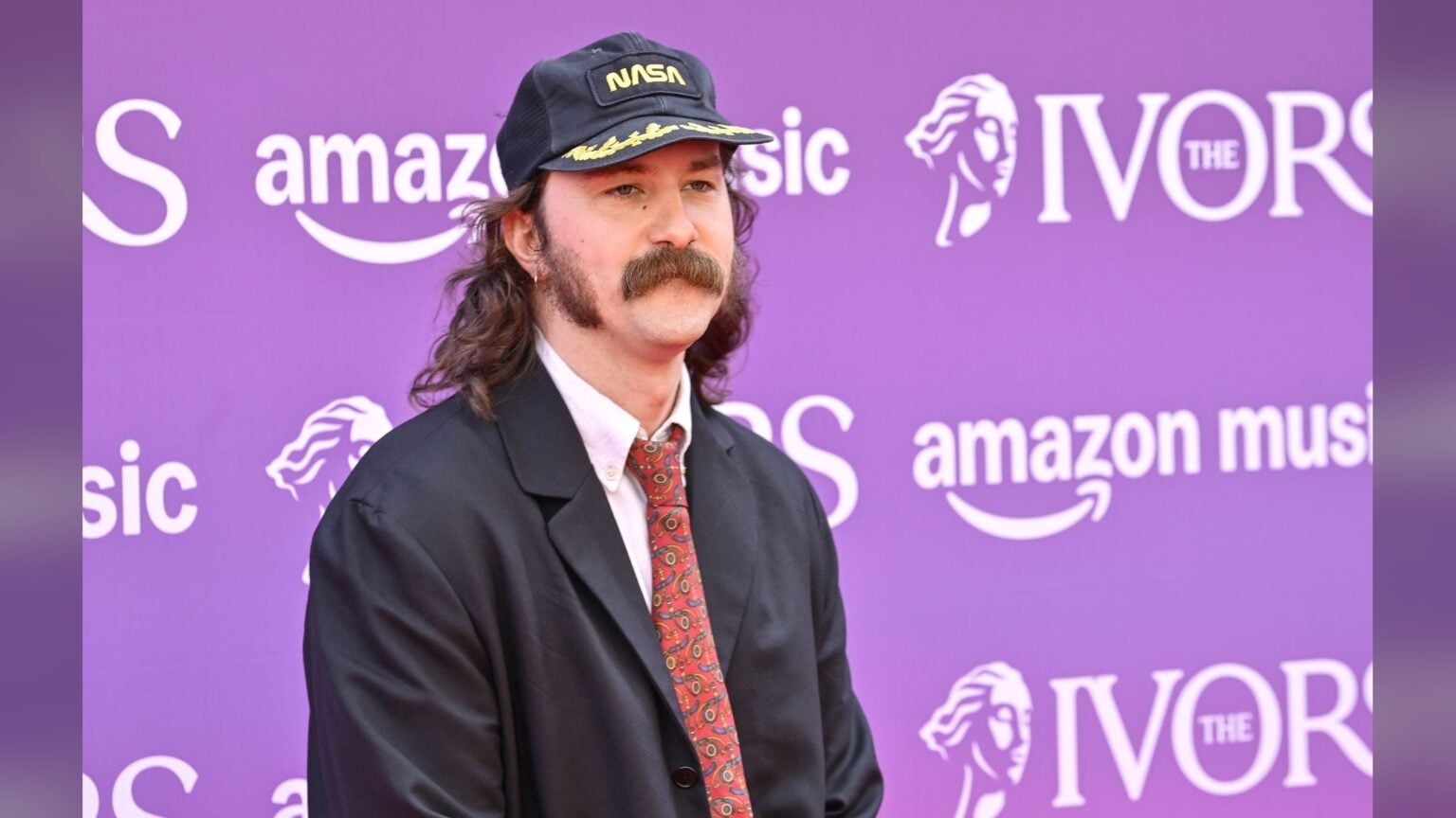 IDLES — foto de prensa para Mark Bowen comparte avances del álbum de IDLES y co-autoría en 'Everybody Scream'