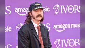 IDLES — foto de prensa para Mark Bowen comparte avances del álbum de IDLES y co-autoría en 'Everybody Scream'