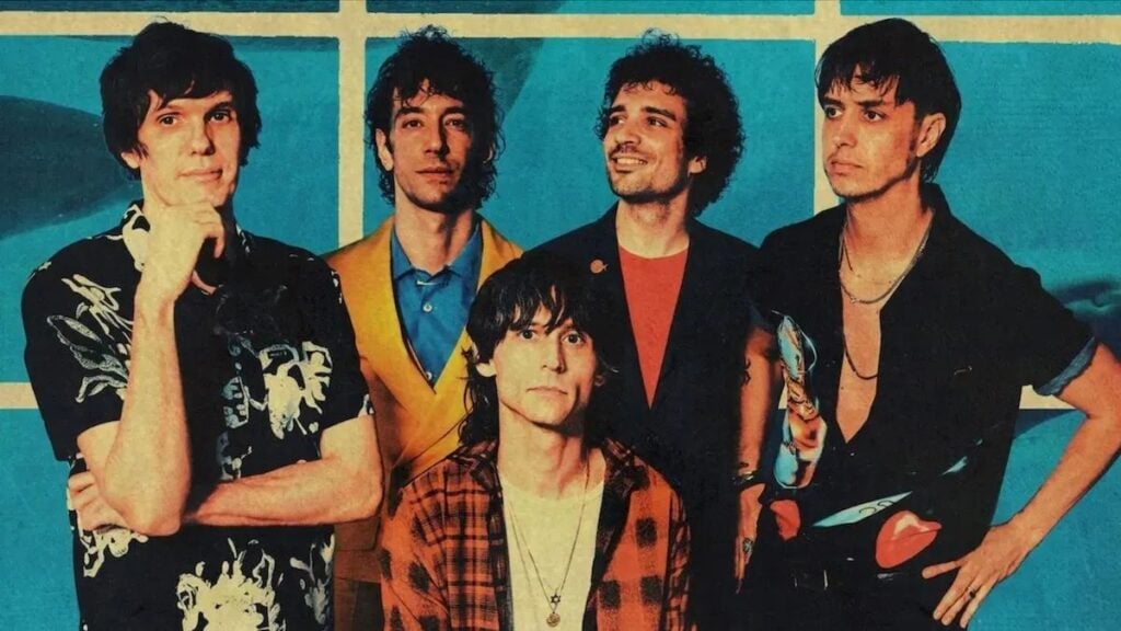 Escucha “Falling Out of Love”, lo nuevo de The Strokes The Strokes — foto de prensa para The Strokes comparten 'Falling Out of Love' de 'Reality Awaits'