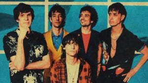 The Strokes — foto de prensa para The Strokes comparten 'Falling Out of Love' de 'Reality Awaits'