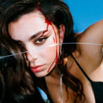 Charli XCX anunció el lanzamiento de su nuevo álbum ‘Music, Fashion, Film’ — featured image