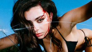 Charli XCX anunció el lanzamiento de su nuevo álbum ‘Music, Fashion, Film’ — featured image