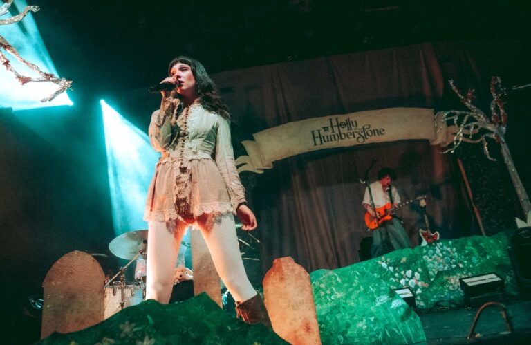Holly Humberstone en Later… con Jools Holland