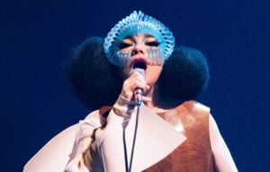 Björk — foto de prensa para Björk presenta 'Echolalia' con demo inédita y material de 2027