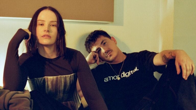 Ela Minus y Nick León anuncian ‘Qué Les Pasó a Mis Amigos?’