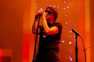 The Strokes estrenan ‘Dine N’Dash’ en Red Rocks