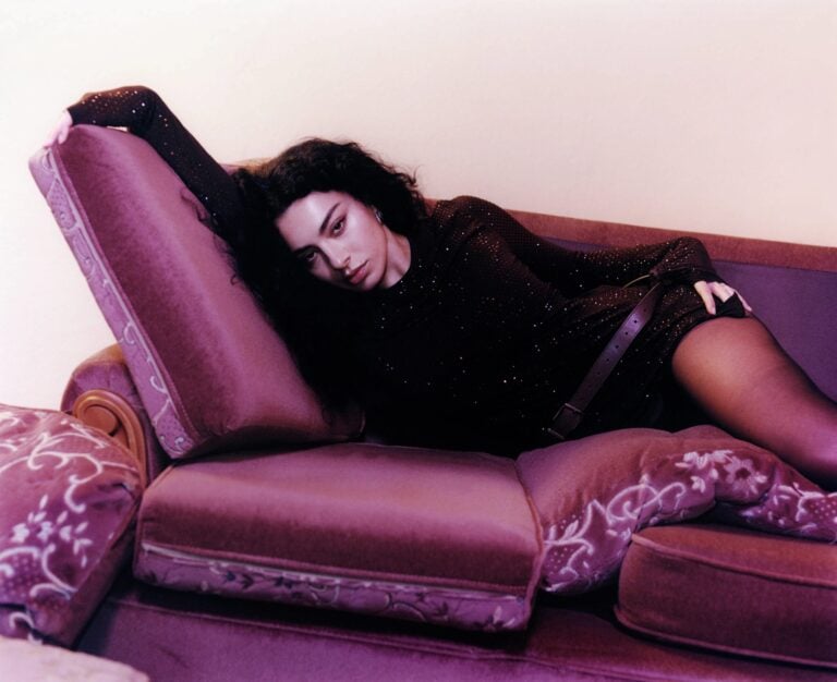 Charli XCX lanza ‘Camera’ adelanto de ‘Music, Fashion, Film’