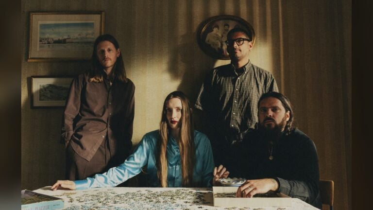 Dry Cleaning publica ‘Secret Love (Deluxe)’ añadiendo tres temas