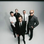 Interpol — foto de prensa para Interpol comparte 'Iron City' de 'This Mirror Weighs a Ton'