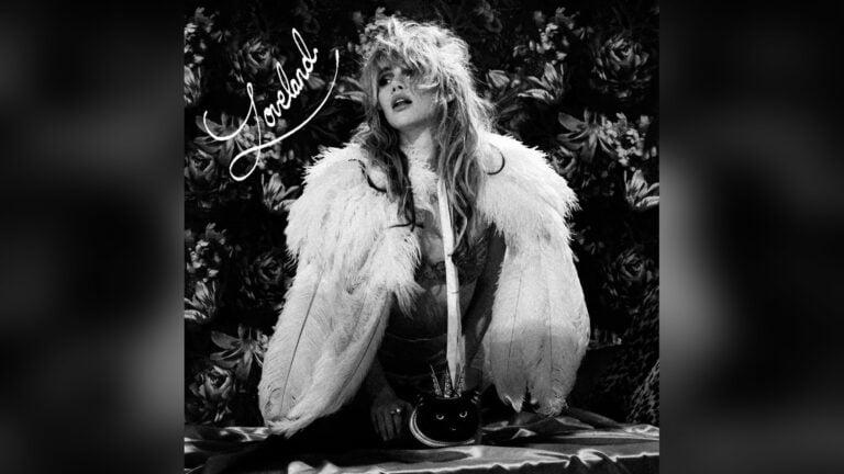 Suki Waterhouse – Loveland