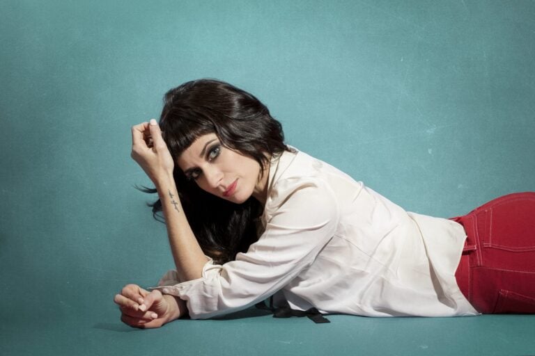 Nicole Atkins comparte ‘Trippin’ On Teardrops’