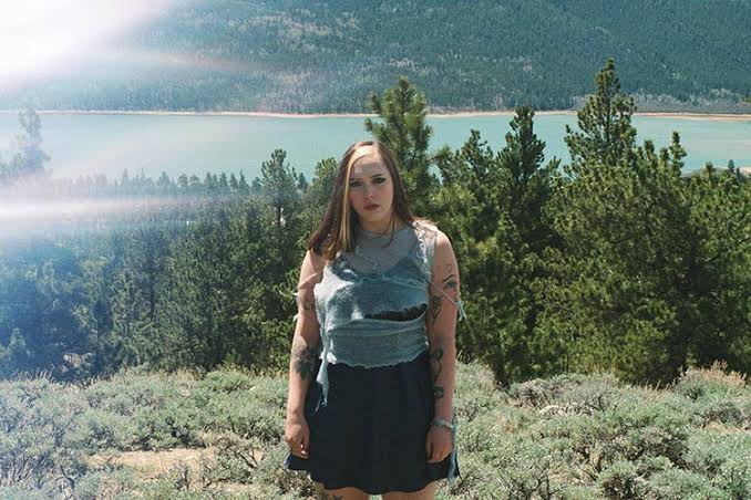 Soccer Mommy publica deluxe de ‘For Young Hearts’