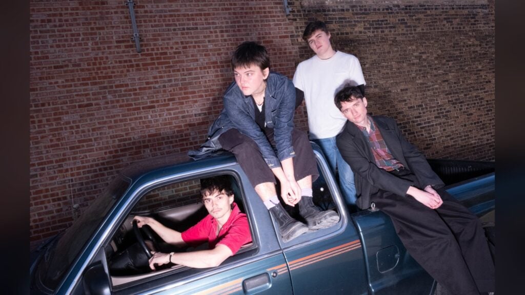 Friko anuncia ‘Necessary’ y reedición de ‘Something Worth Waiting For’
