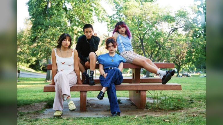 The Linda Lindas comparten ‘Blood On Our Hands’