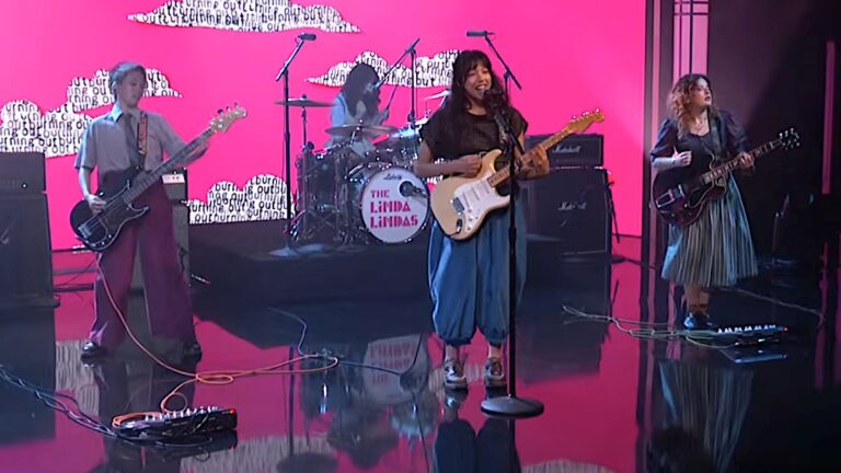 The Linda Lindas presentan ‘Burning Out’ en Jimmy Kimmel Live