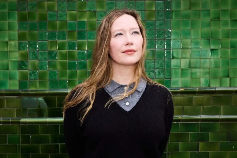 Julia Jacklin comparte ‘The Hardest Thing’ y video dirigido por Danny Cohen